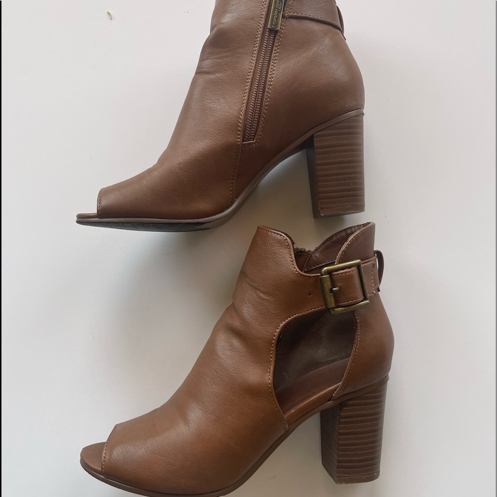 Open toe booties size 6,5